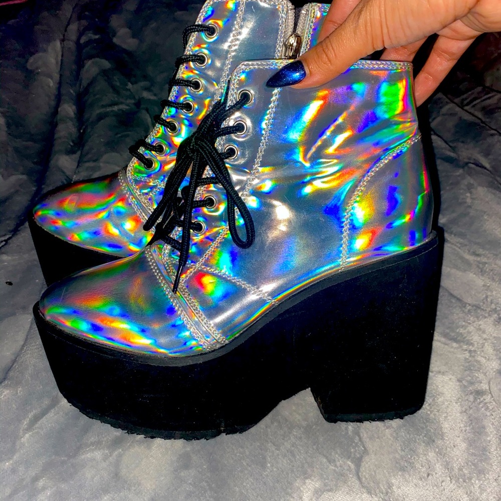 Holographic platforms